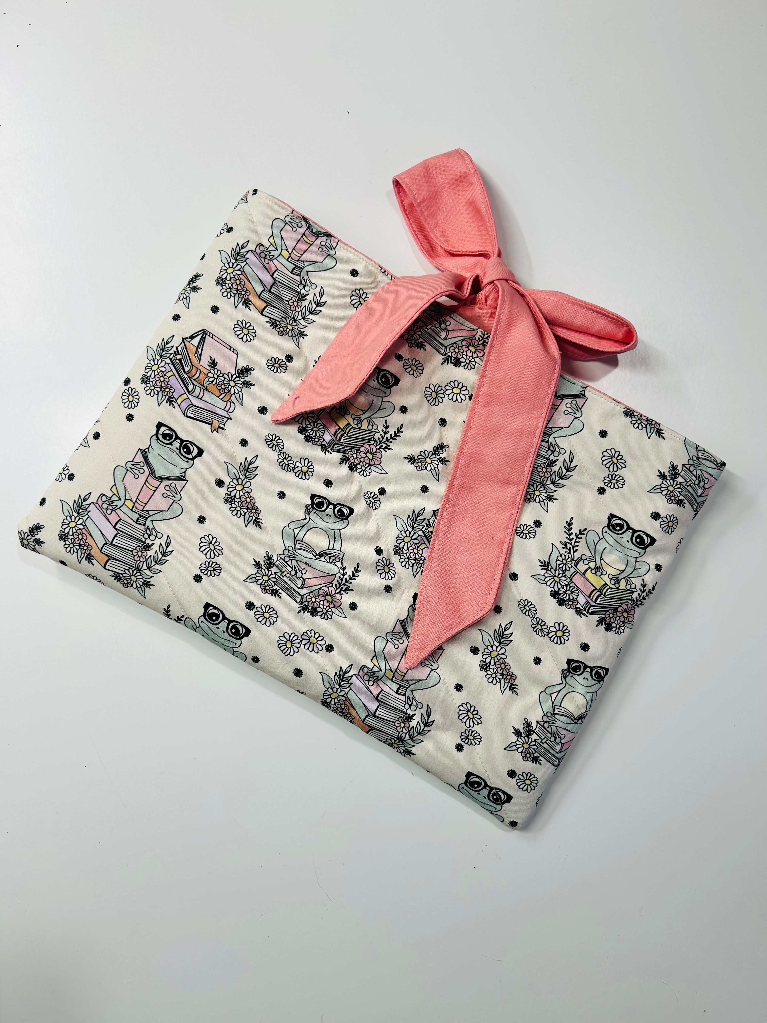 Frog and Books - Book/Ipad Sleeve with Pink Lining and Ties
