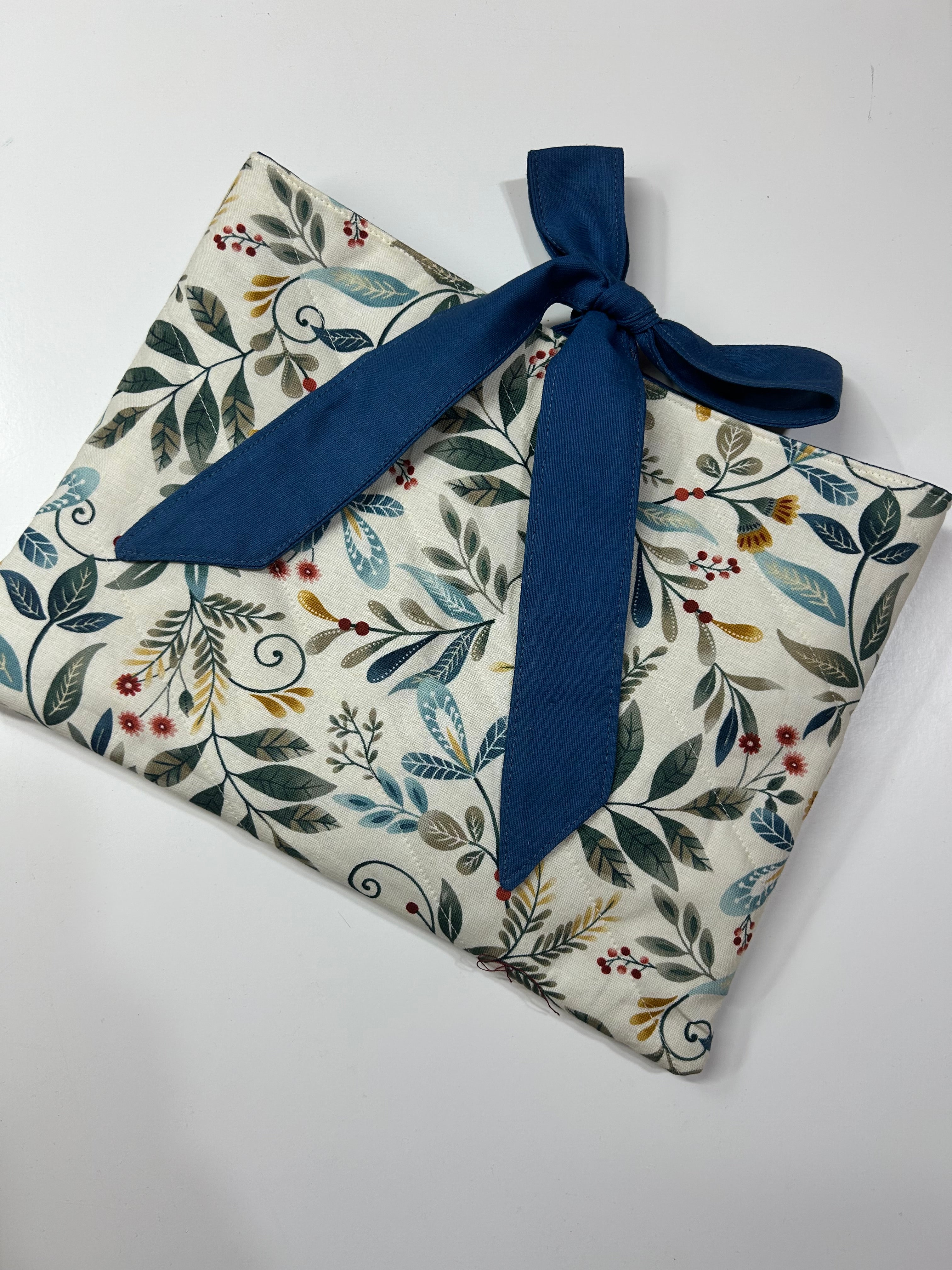 Large Swaying Leaves Book Sleeve with Dark Blue Lining and Ties